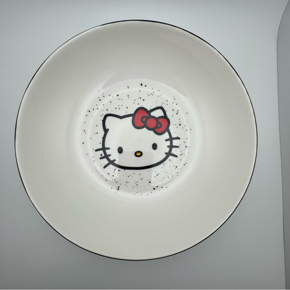 Hello Kitty Sanrio Silver Buffalo 46oz Pasta Ramen Serving Bowl 9.25